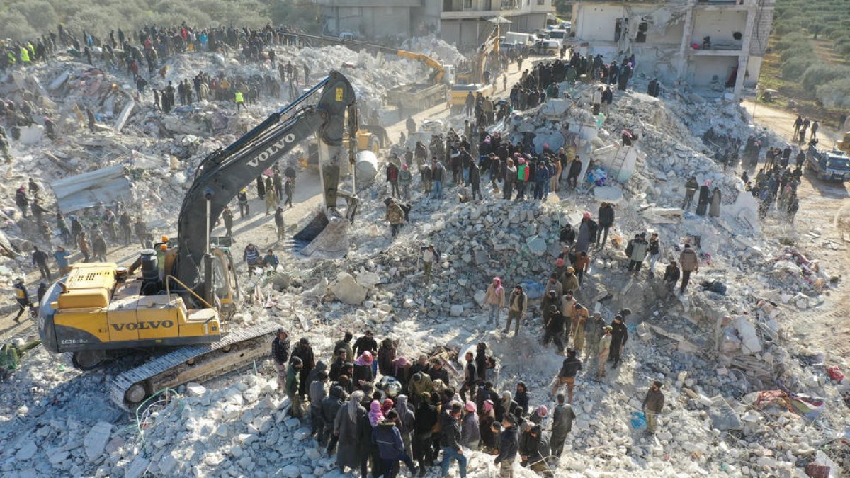 Imatge de les tasques de rescat a la província d'Idlib (Síria).