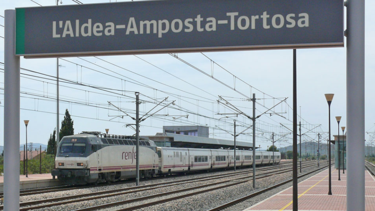 Imatge de l'estació de l'Aldea-Amposta-Tortosa.
