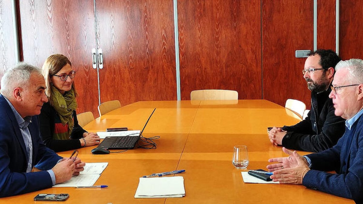 Fotografia de la trobada amb la presència de l'alcalde de Salou, Pere Granados