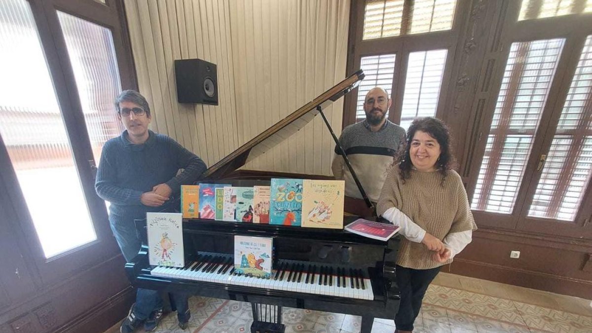 Imatge de tres professors de l'escola de música de Valls en motiu de la presentació de la Xilofonada.