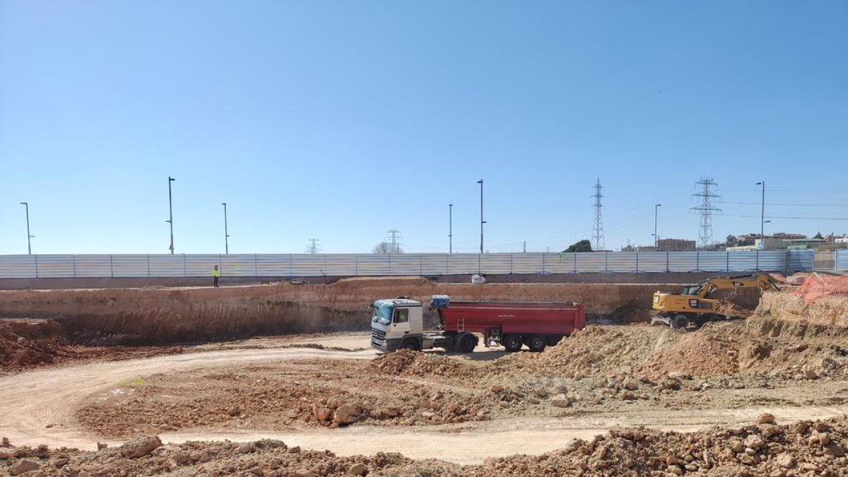 Los trabajos de cimentación del nuevo Hospital Viamed Tarragona acabarán en verano.