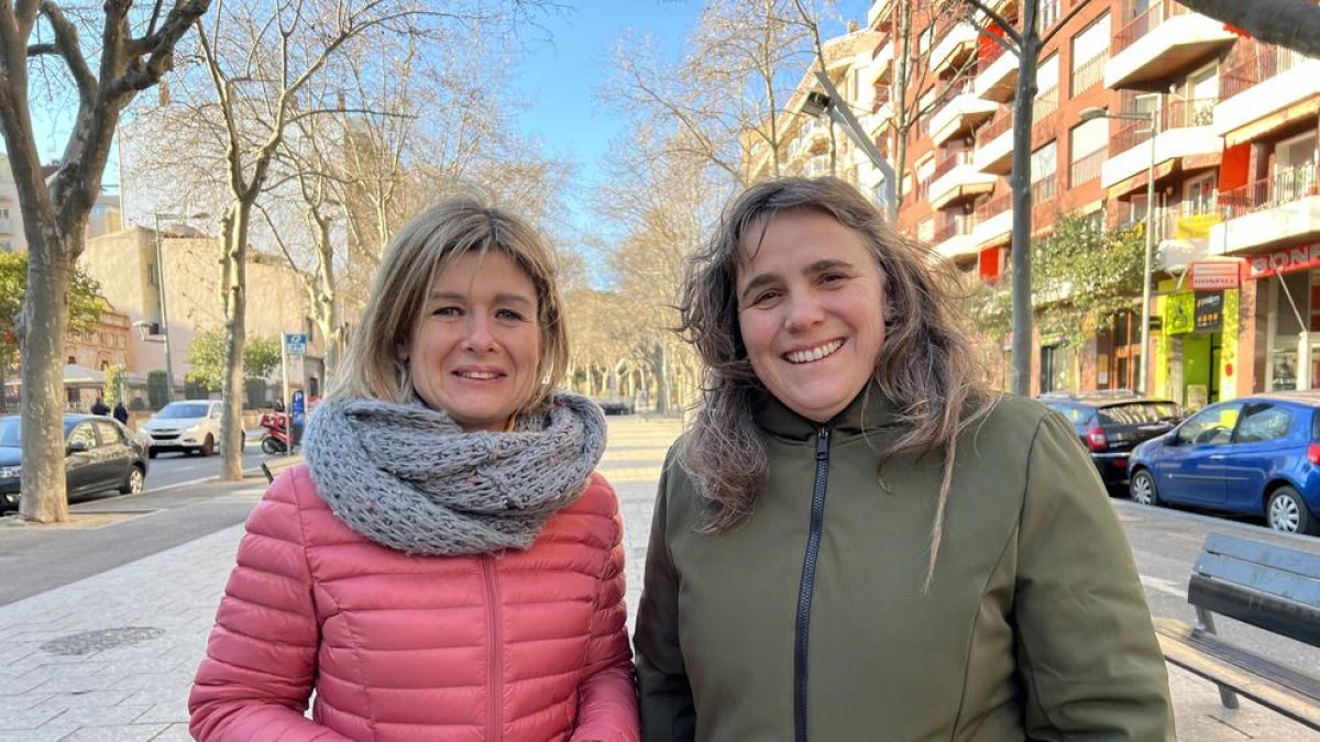 La candidata a l'alcaldia, Noemí Llauradó, i Maria Pascual.