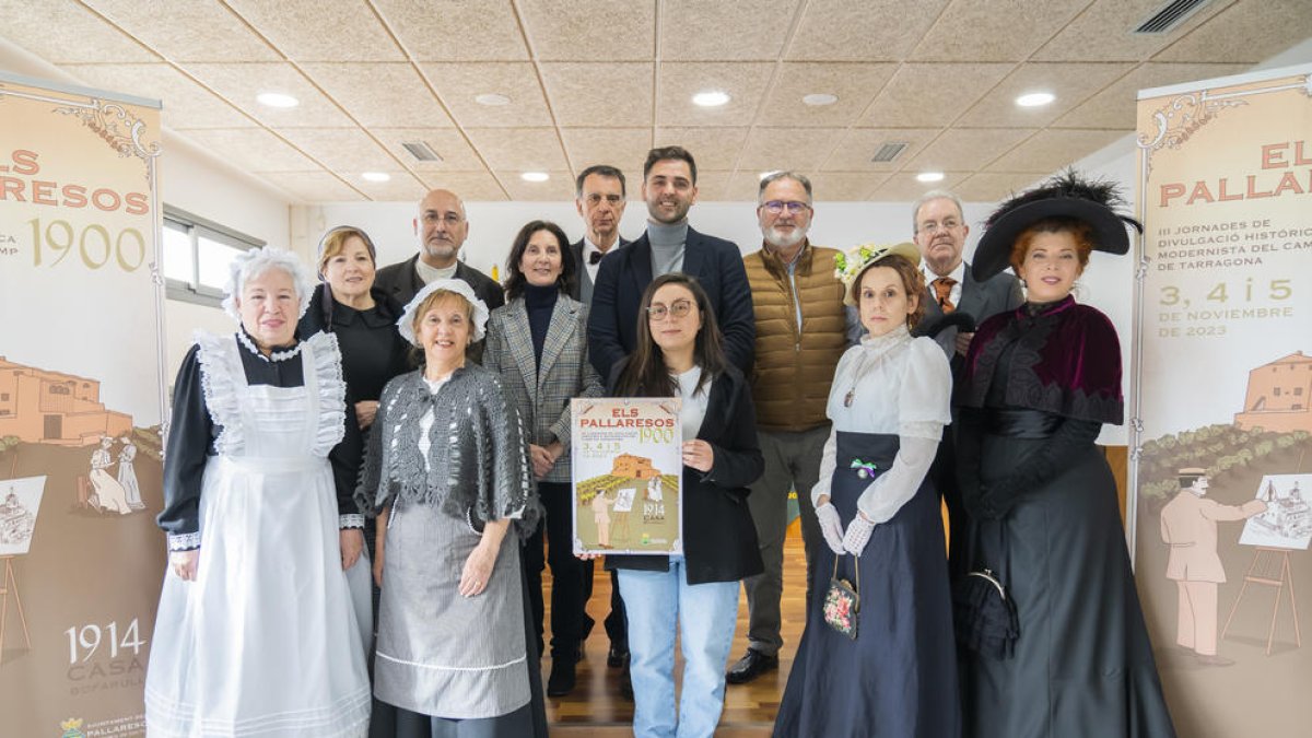 Presentación del cartel de las jornadas modernistas de los Pallaresos de este año.