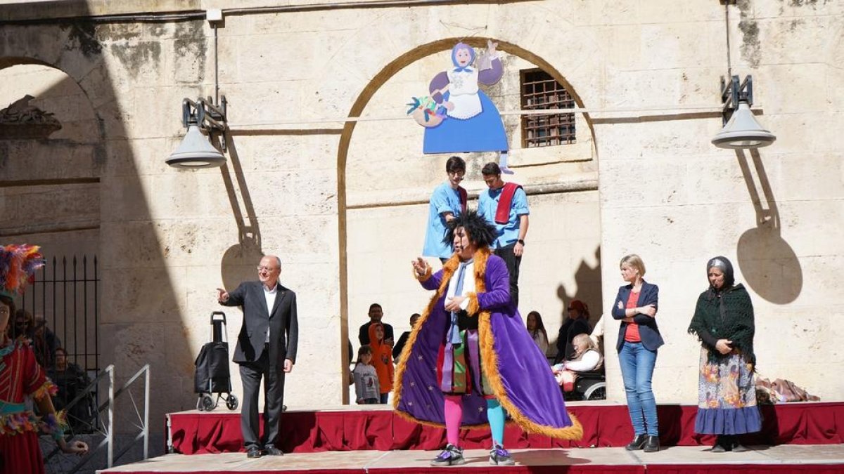 Carles Pellicer y Noemí Llauradó han estado presentes durante el espectáculo de la Vella Quaresma de Reus.