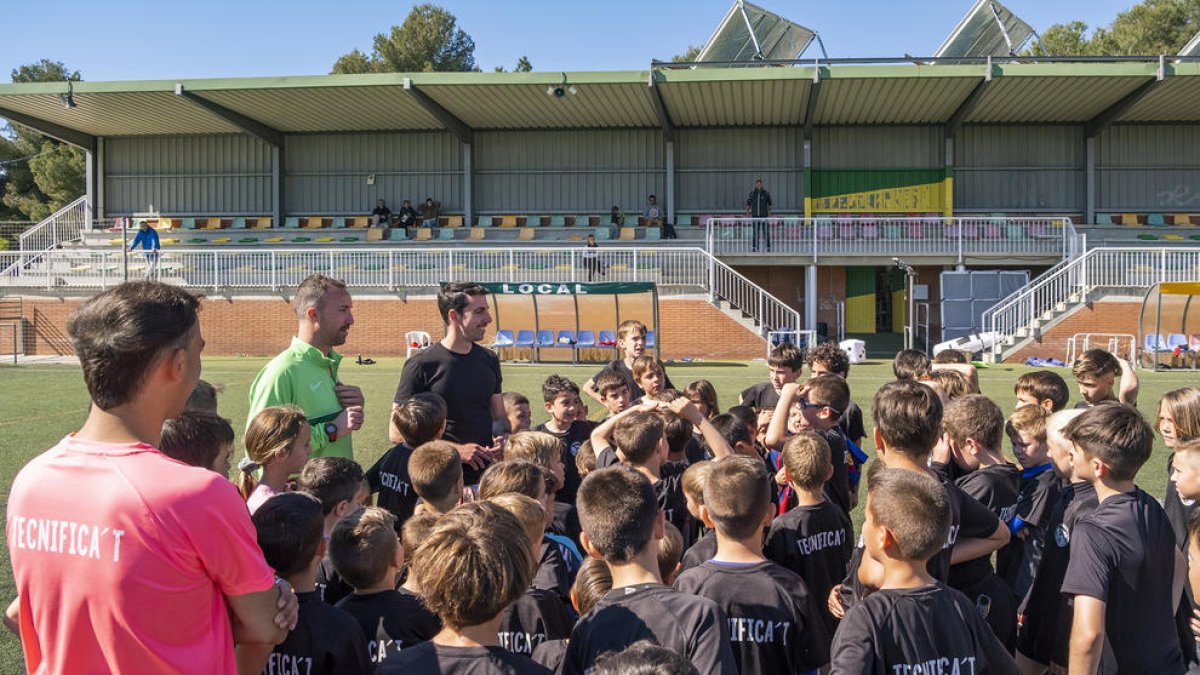 Isaac Cuenca visita el campus de l'Escola «Tecnifica't» a Constantí