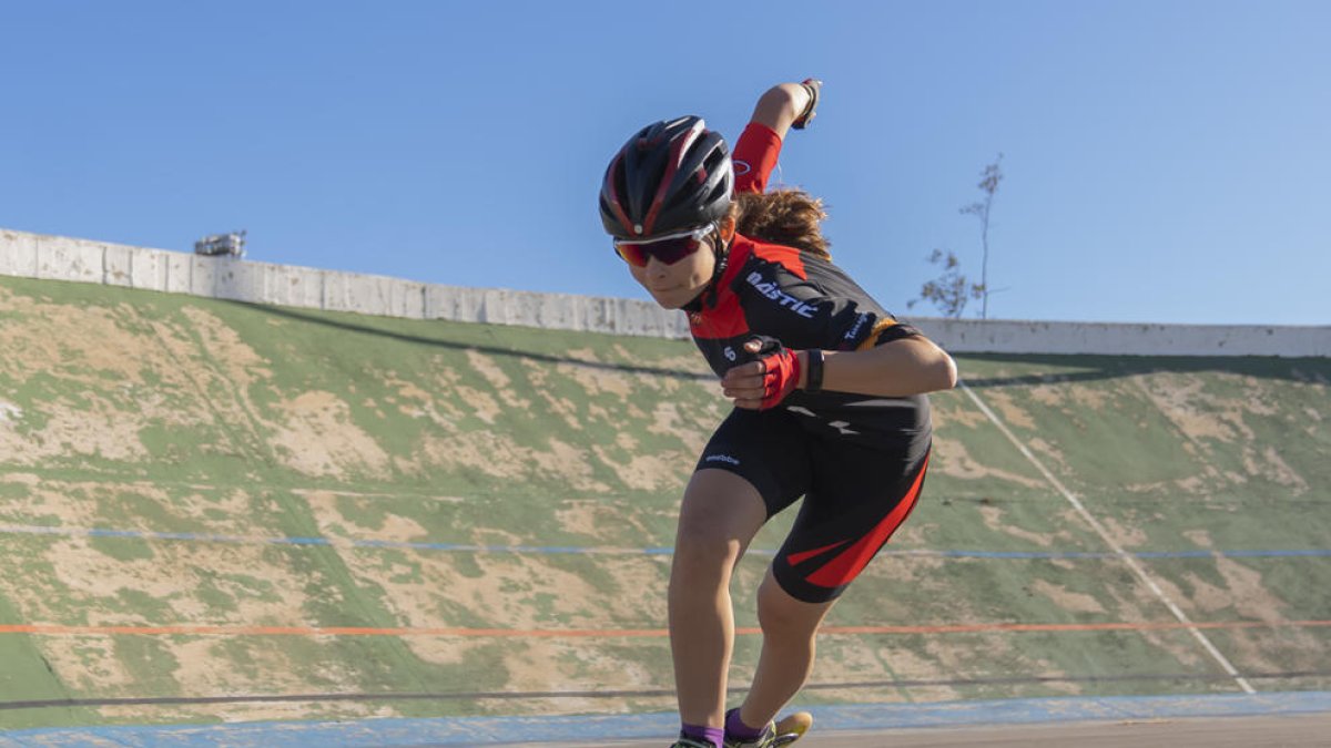 Carla Plana durant un dels entrenaments al Velòdrom.