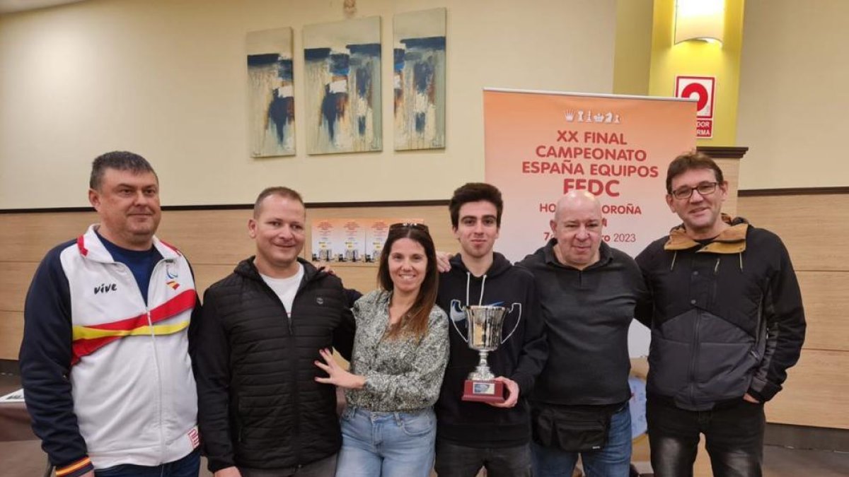 Imatge dels representants de Tarragona que han guanyat el Campionat d'Espanya d'Escacs.