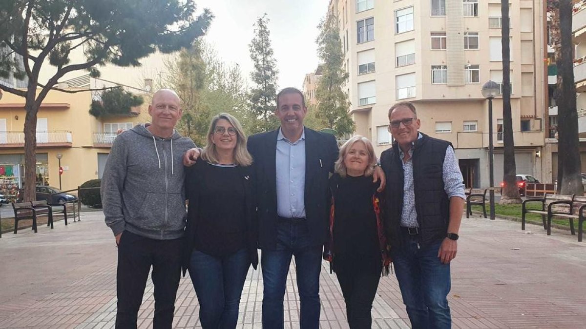 Los cuatro primeros miembros de la lista Junts per Cambrils con el candidato Enric Daza.