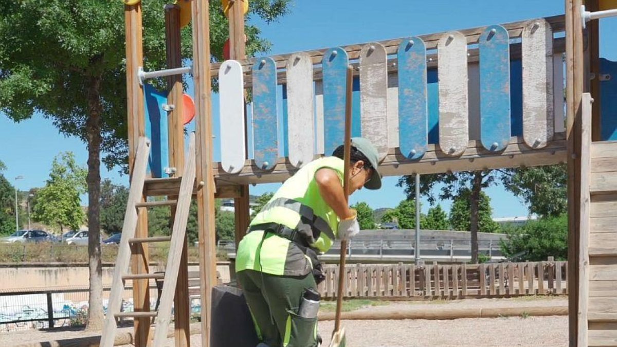 UN operari de la neteja del Vendrell.