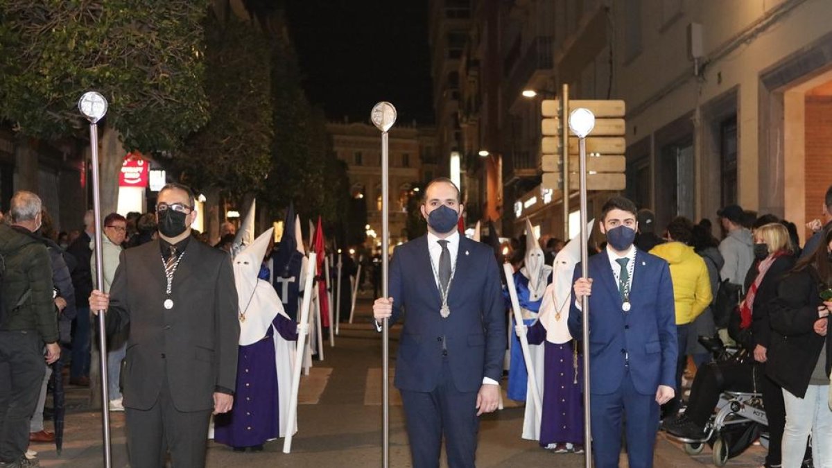 Josep Domene, al centre, i Ramon Pérez, a la dreta, són dues de les cares joves de les confraries.