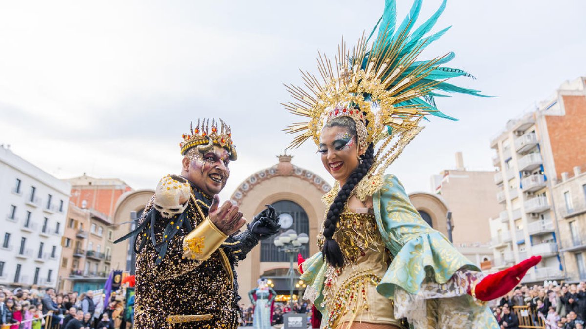 La plaça Corsini va veure l'arribada del Rei Carnestoltes i la seva Concubina a la plaça Corsini.