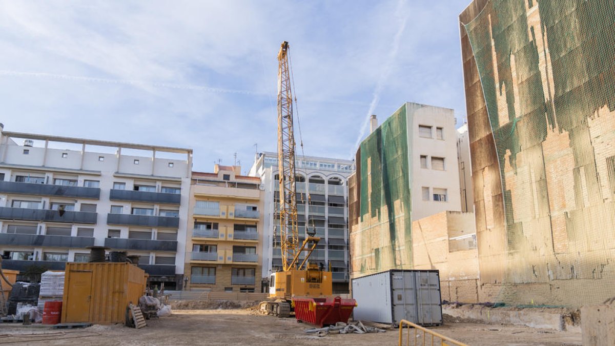 El solar de la antigua Aduana se encuentra en obras actualmente. Se edifican apartamentos turísticos.