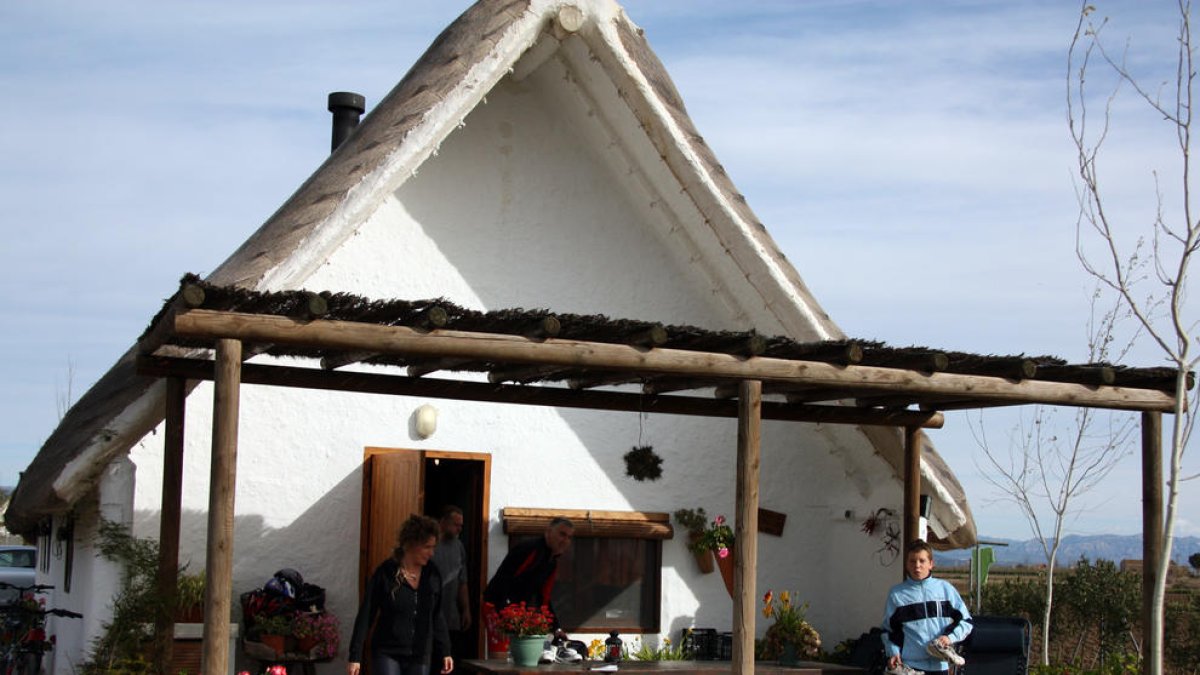 Un dels allotjaments de les Barraques de Salvador, a Deltebre.