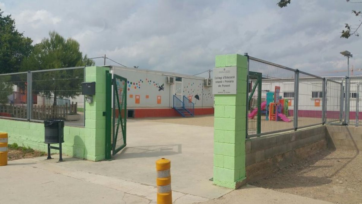 La Escola Ponent se construyó en 2008 en el barrio de Campclar.