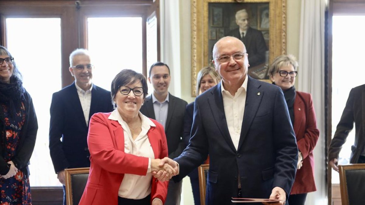 Anna Civit amb l'alcalde Carles Pellicer.