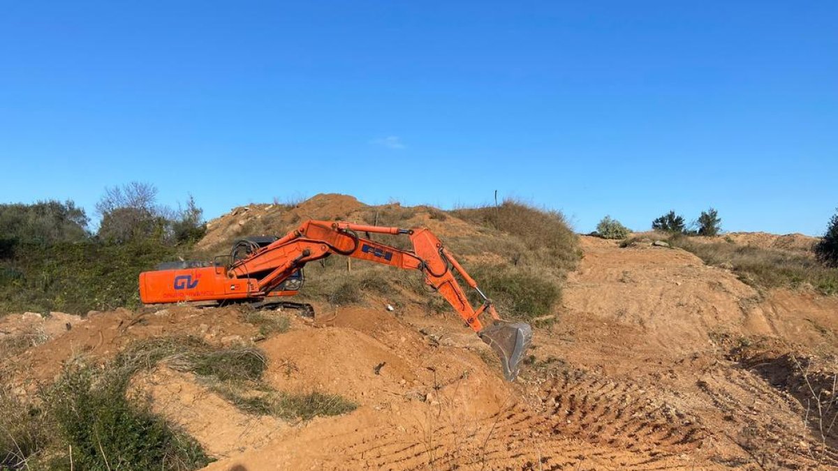 Imatge de l'inici de les obres per a la construcció d'una àrea de motor a Constantí.