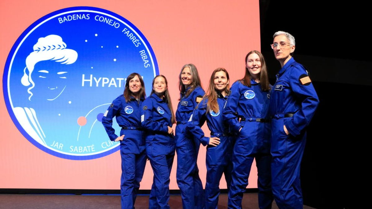 Sis de les nou integrants d'Hypatia I en la presentació de la missió a l'estació anàloga de Mart al desert de Utah, als Estats Units.