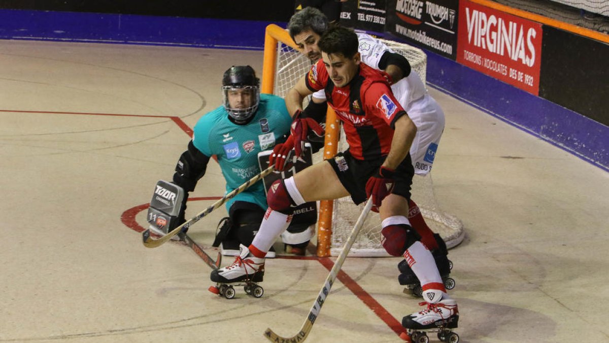 Marc Julià durant el partit d'anada al Palau d'Esports entre el Reus Deportiu i el Saint Omer.