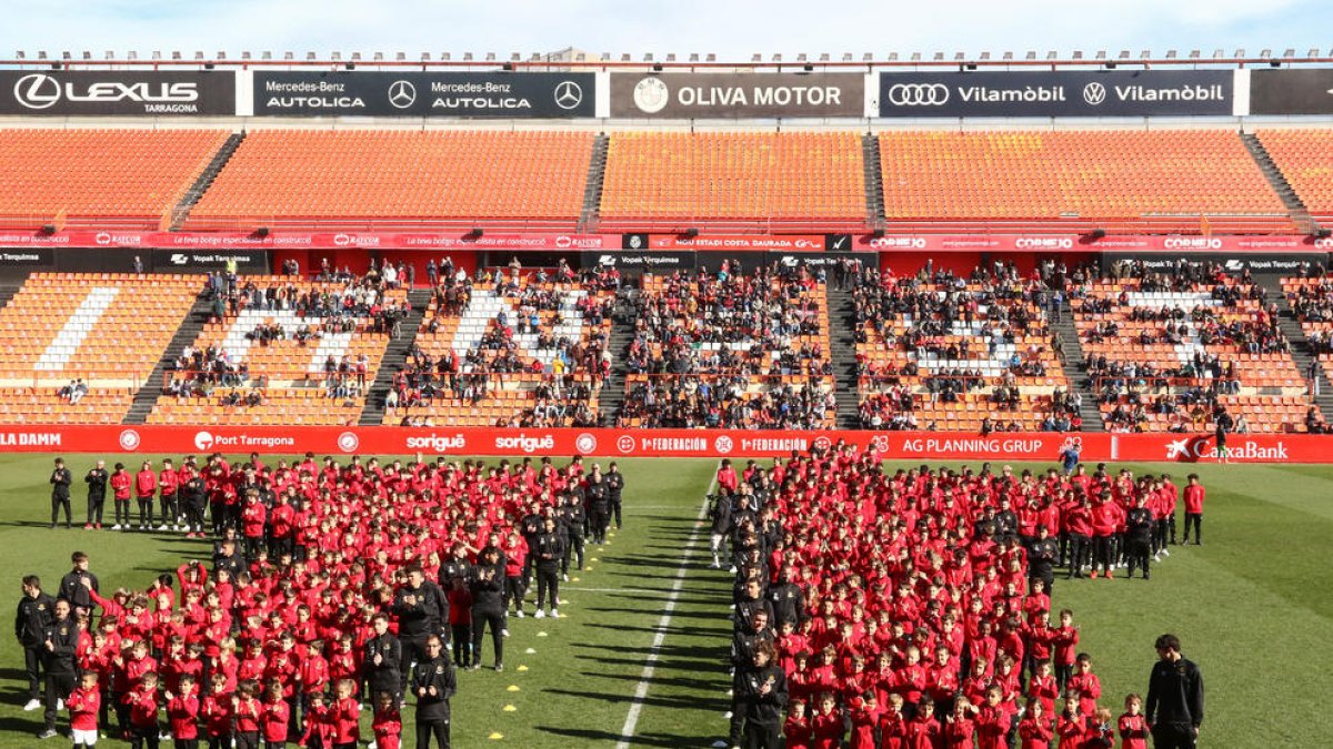 El Nàstic presenta els més de 500 joves del planter grana