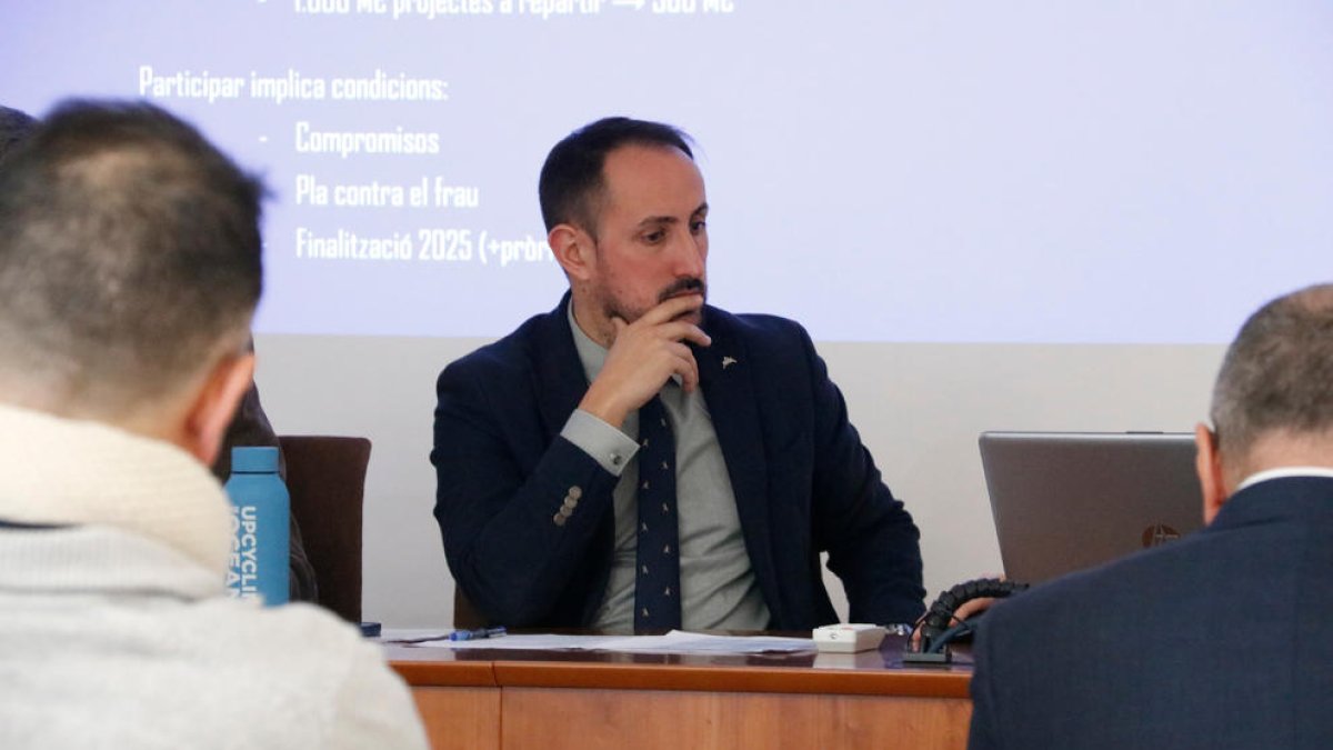 El presidente del CAT, Joan Alginet, durante la asamblea.