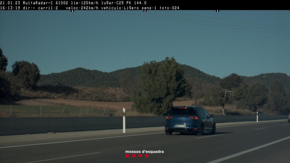 El vehicle que circulava a 242 km/h a la C-25 al bages.