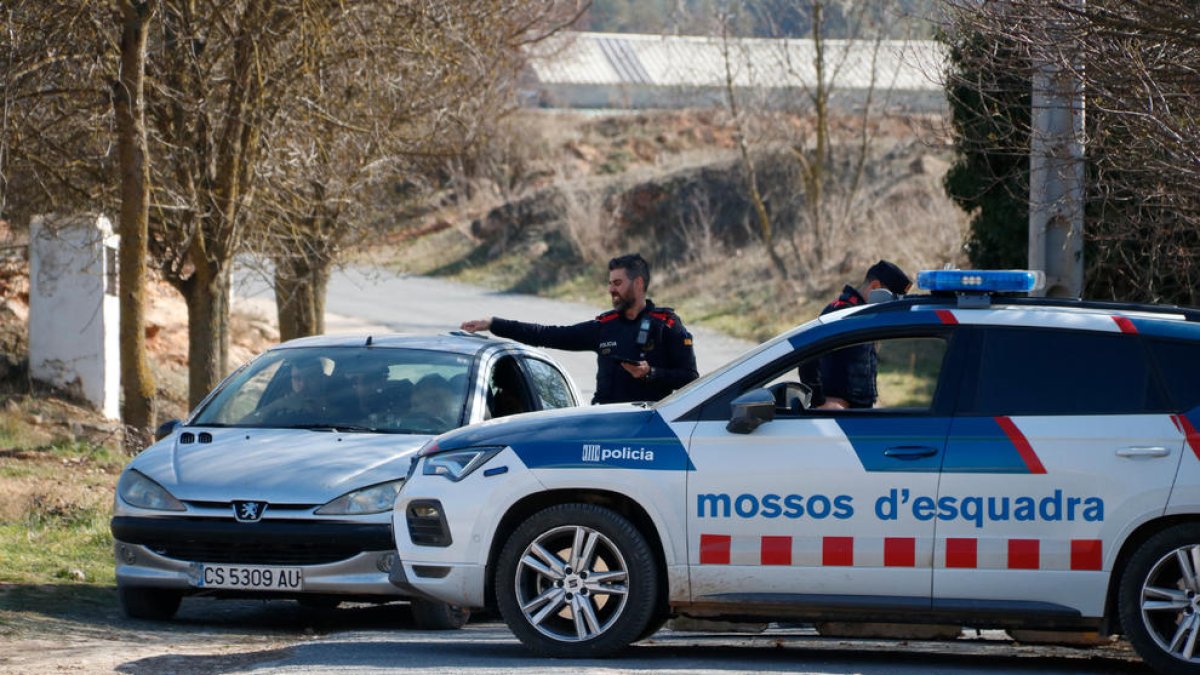 Un dels controls policials que els Mossos d'Esquadra han establert al llarg del cap de setmana per controlar la rave de Sarral.