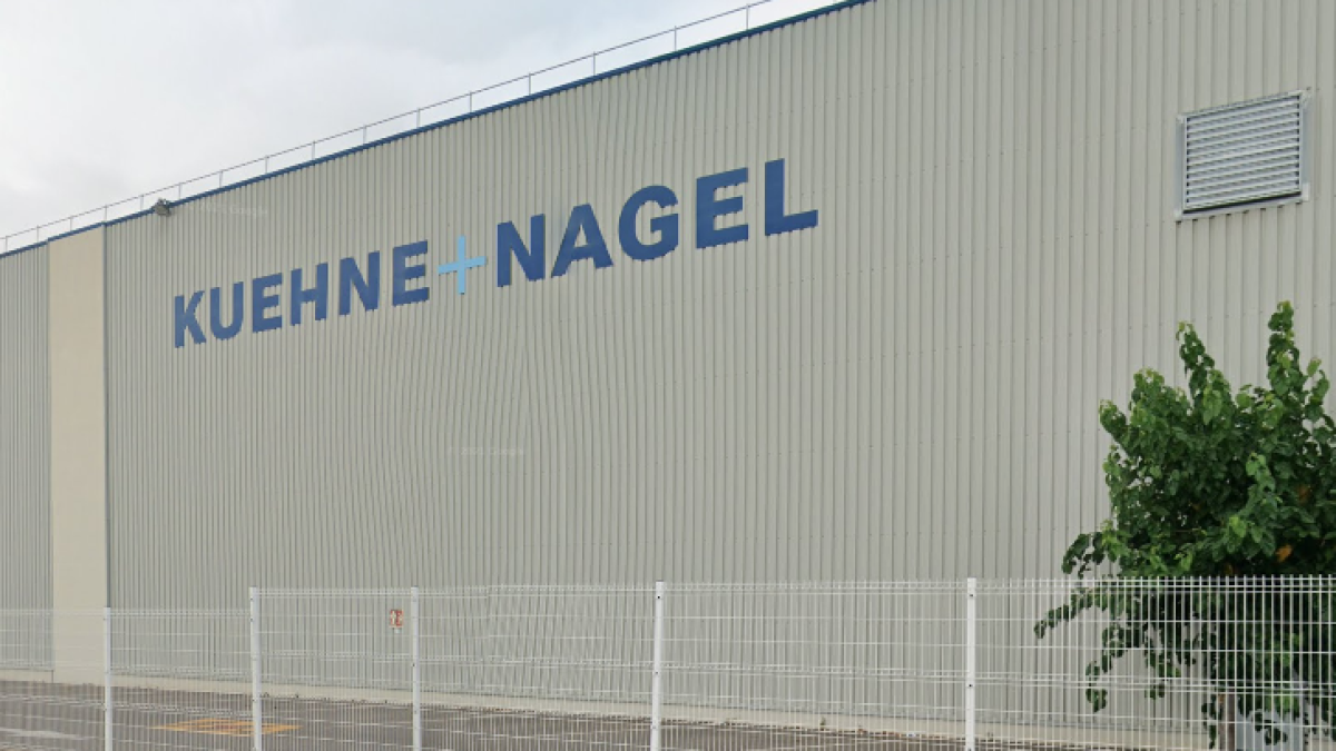 Imagen de la nave donde opera la operadora logística Kuehne+Nagel.