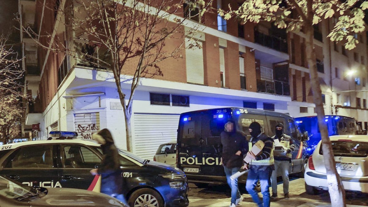 Efectivos de la Policía Nacional y de la Guardia Civil han llevado a cabo a última hora de la tarde de este miércoles un operativo conjunto en el barrio de Santa Eugènia de Girona