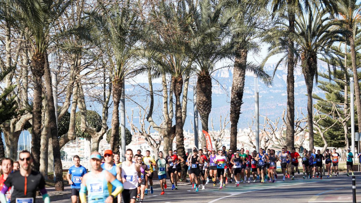 Més de 1.400 atletes ompliran Cambrils participant a la Grup Oliva Motor Mitja Marató