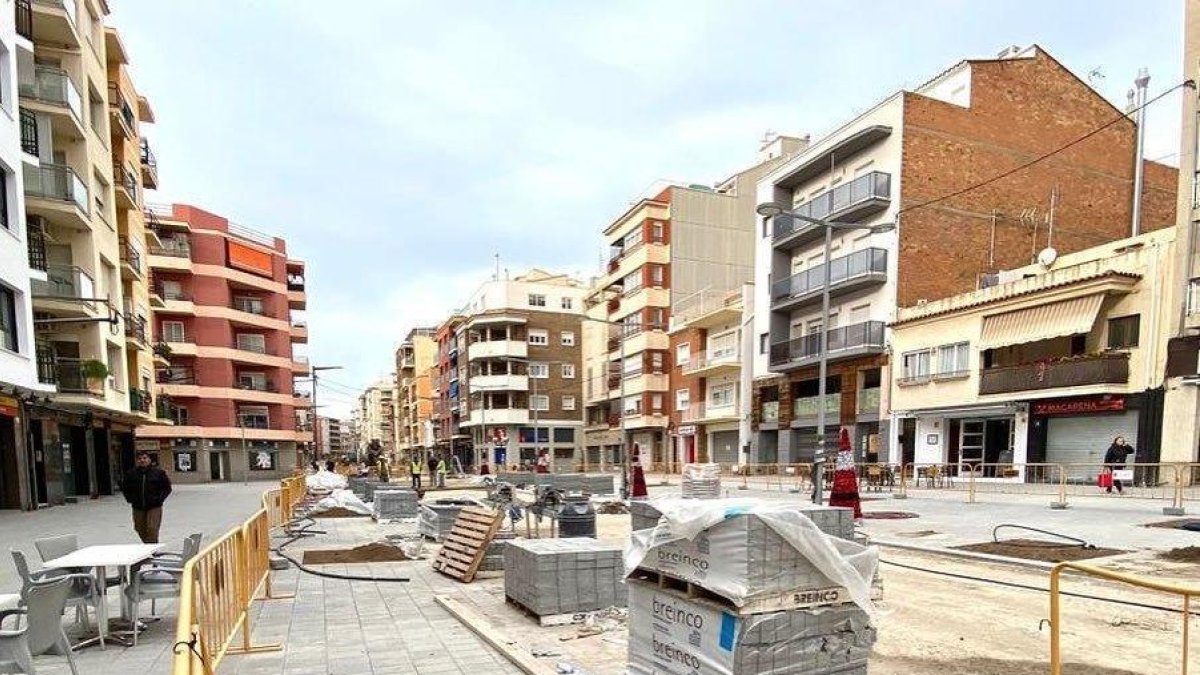 Imatge de les obres a la Rambla Jaume I de Cambrils.