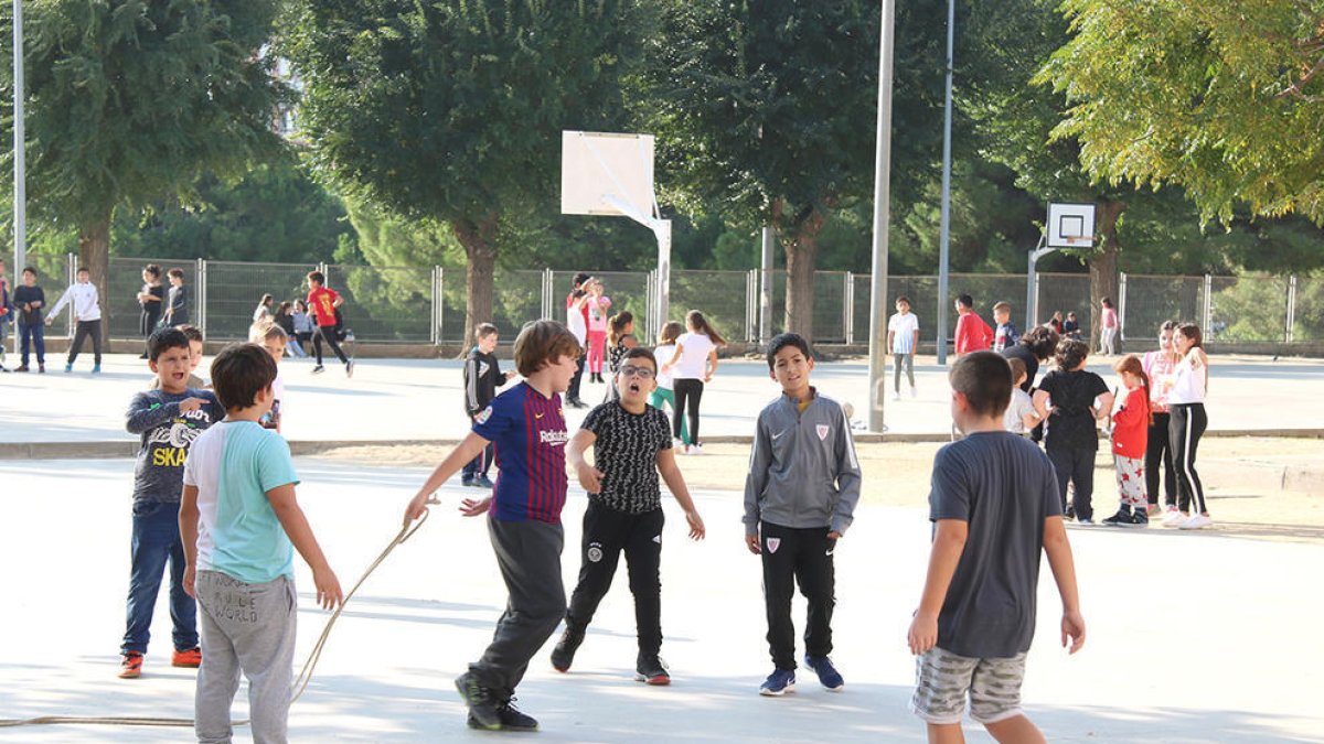 Imatge d'arxiu d'uns nens a l'hora del pati a una escola.