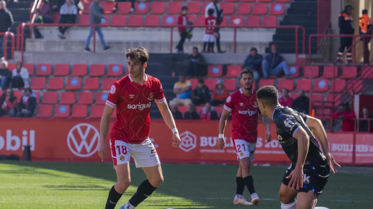 Nil Jiménez durant el primer partit al Nou Estadi de Dani Vidal com a entrenador grana.