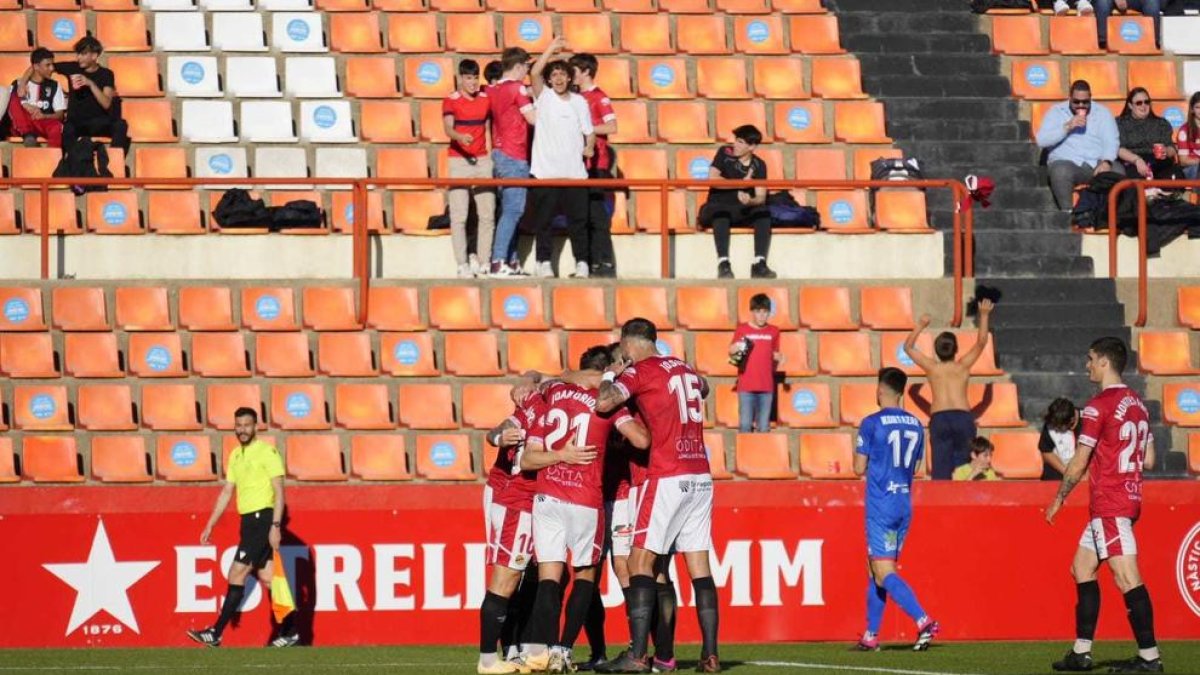 El Nàstic s'emporta el partit amb efectivitat (3-2)