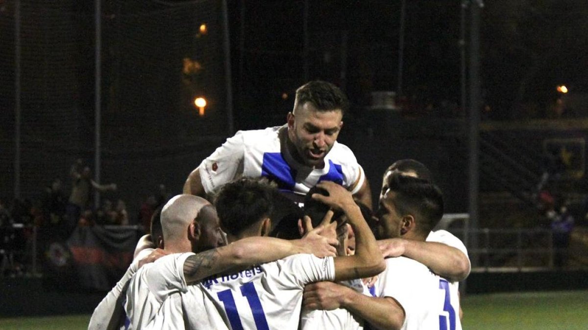 Los jugadores del Reus FC Reddis celebrando uno de los goles.