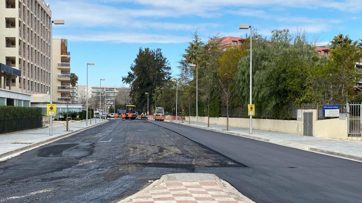 Imatge de les actuacions d'asfaltat de carrers a Salou.