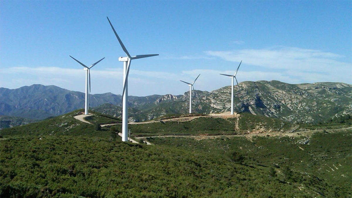 Recreació virtual dels quatre aerogeneradors del futur parc eòlic del municipi.