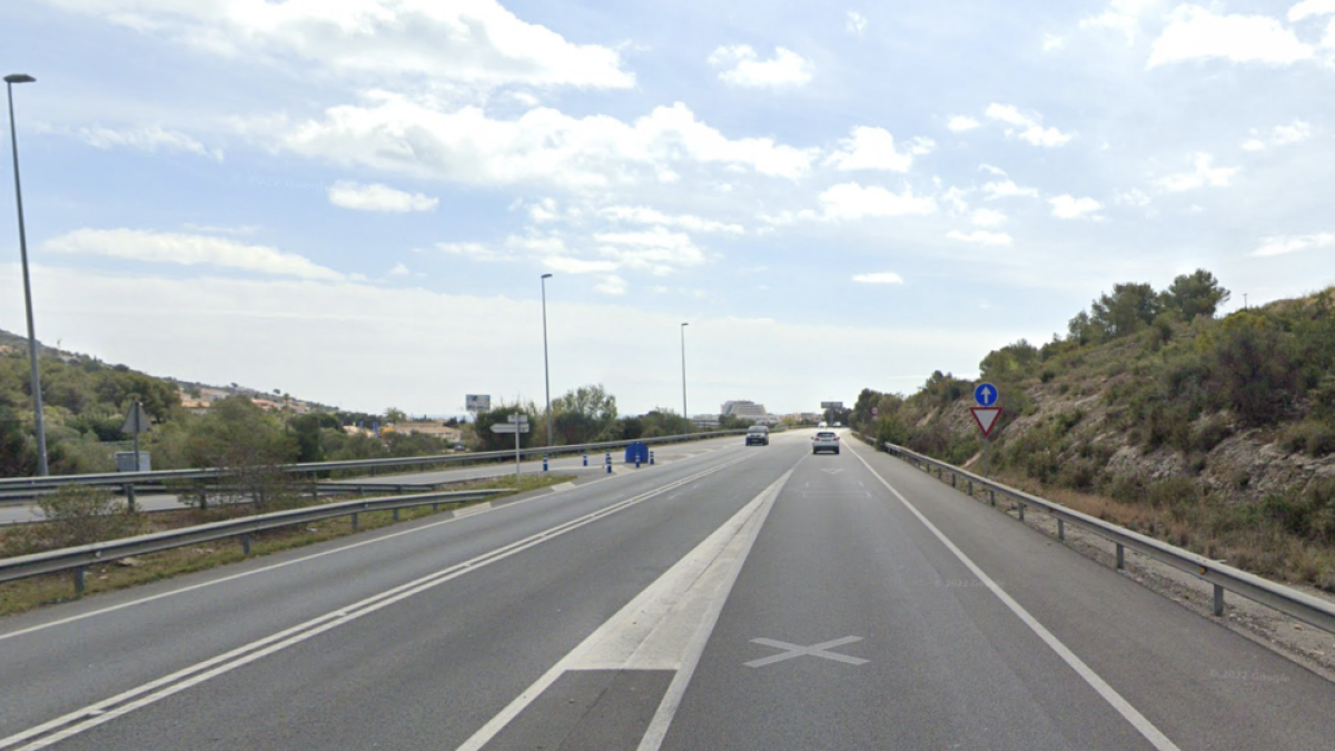 Incorporación desde la C-32 a la C-31 en Sitges, punto kilométrico donde se produjo el accidente mortal entre un turismo y una motocicleta.