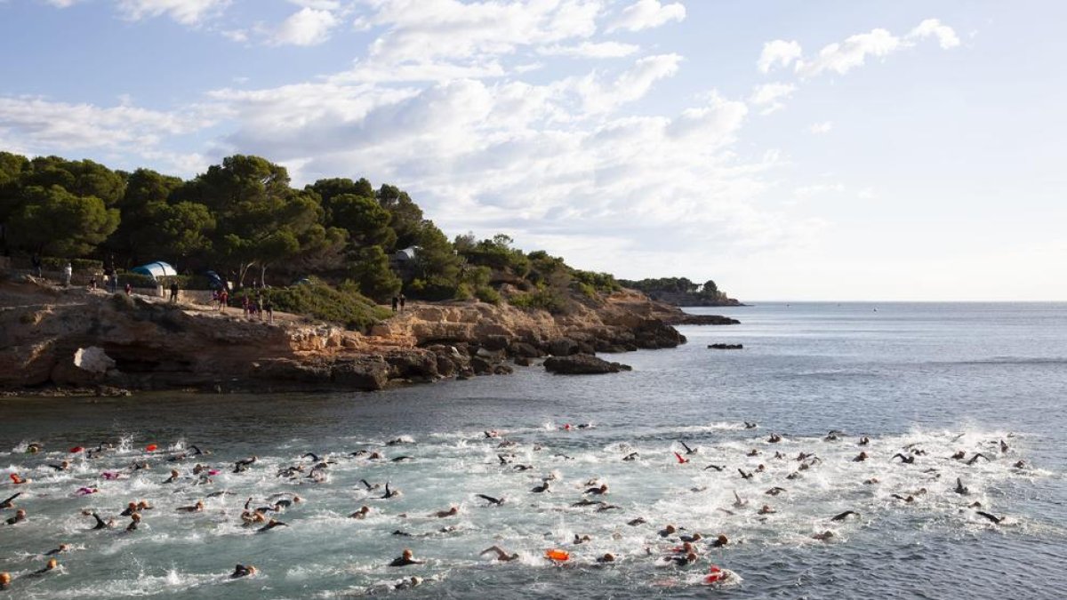 En la TunaRaceBalfegó de l'Ametlla de Mar han participado 325 nadadores.