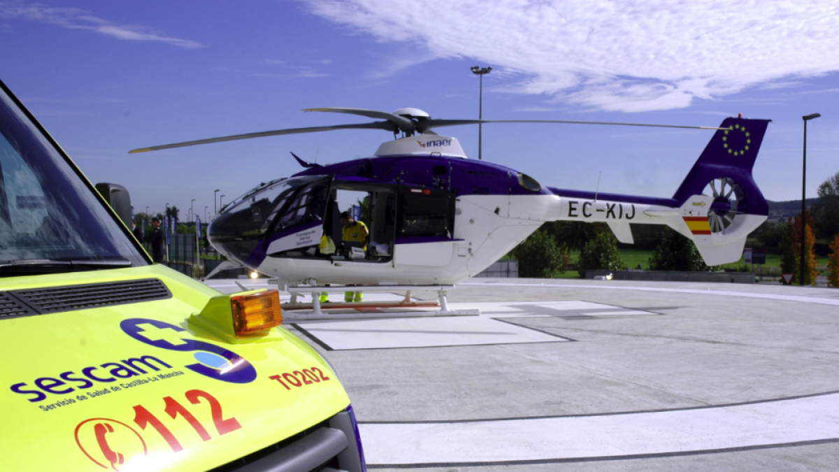 Imatge d'una ambulància i un helicòpter del servei de