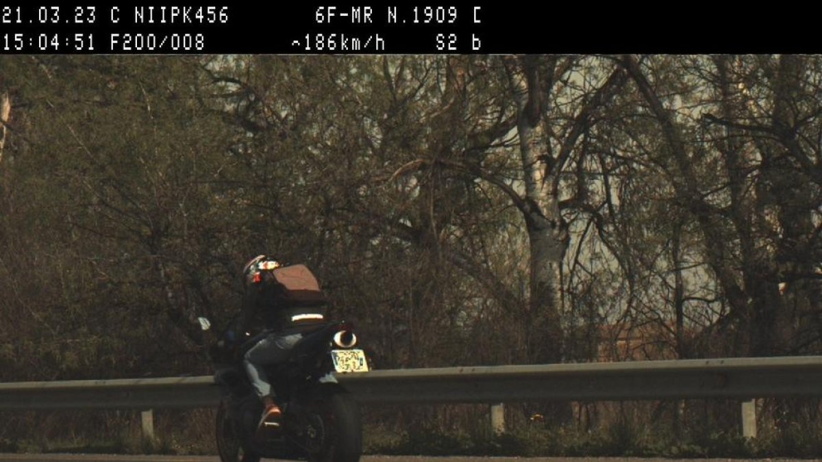 La motocicleta que circulava a 186 km/h per l'N-II al seu pas per Lleida.