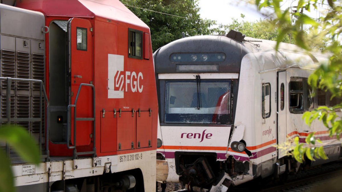 La locomotora y el tren regional accidentados en un choque en Vila-seca.