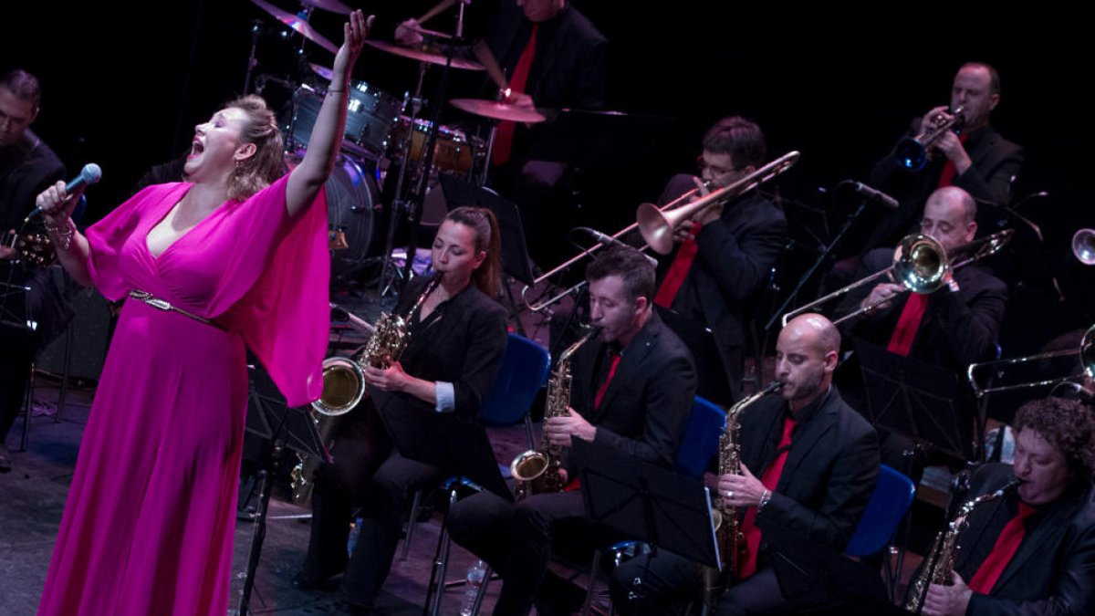 La TGN Big Band cumple diez años y comienza su celebración compartiendo su repertorio de damas del jazz en el Festival Dixieland.