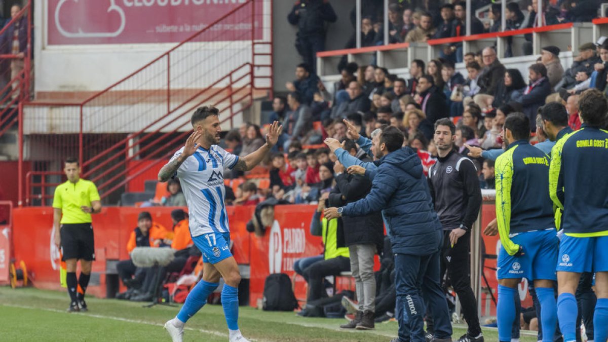 Dioni celebrant un dels tres gols que va marcar al Nàstic en el partit d'anada.