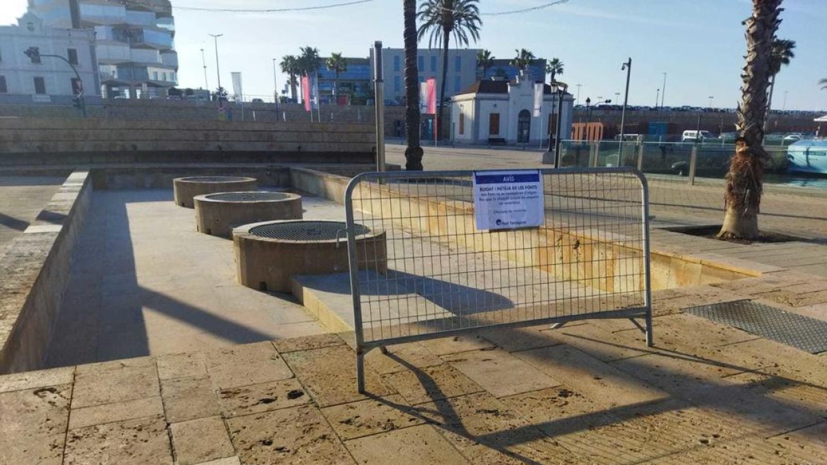 El Port de Tarragona ha decidido mantener vacías sus fuentes durante el verano por la sequía.