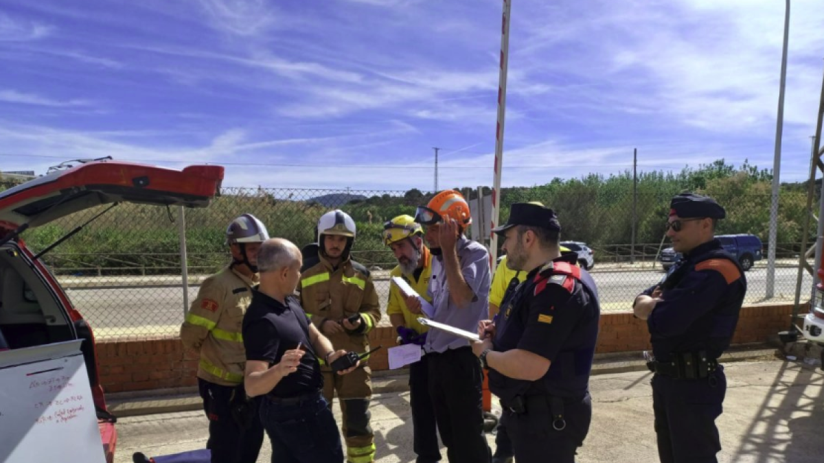 El ejercicio ha simulado la rotura parcial de un depósito de ácido fórmico, que ha provocado un escape y una nube tóxica.