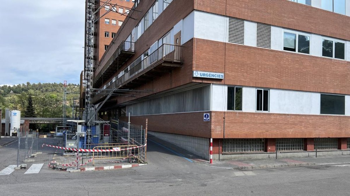 Entrada al servei d'urgències de l'hospital Trueta de Girona.