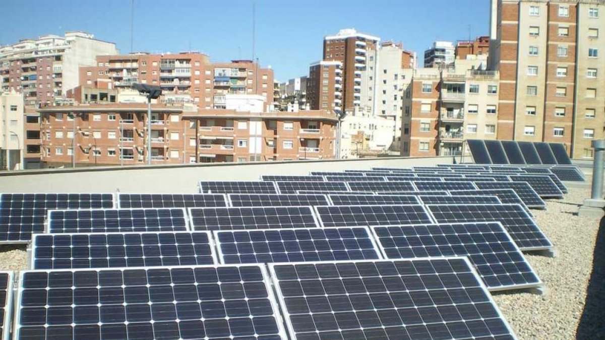 Instal·lació solar fotovoltaica als edificis municipals de Reus.