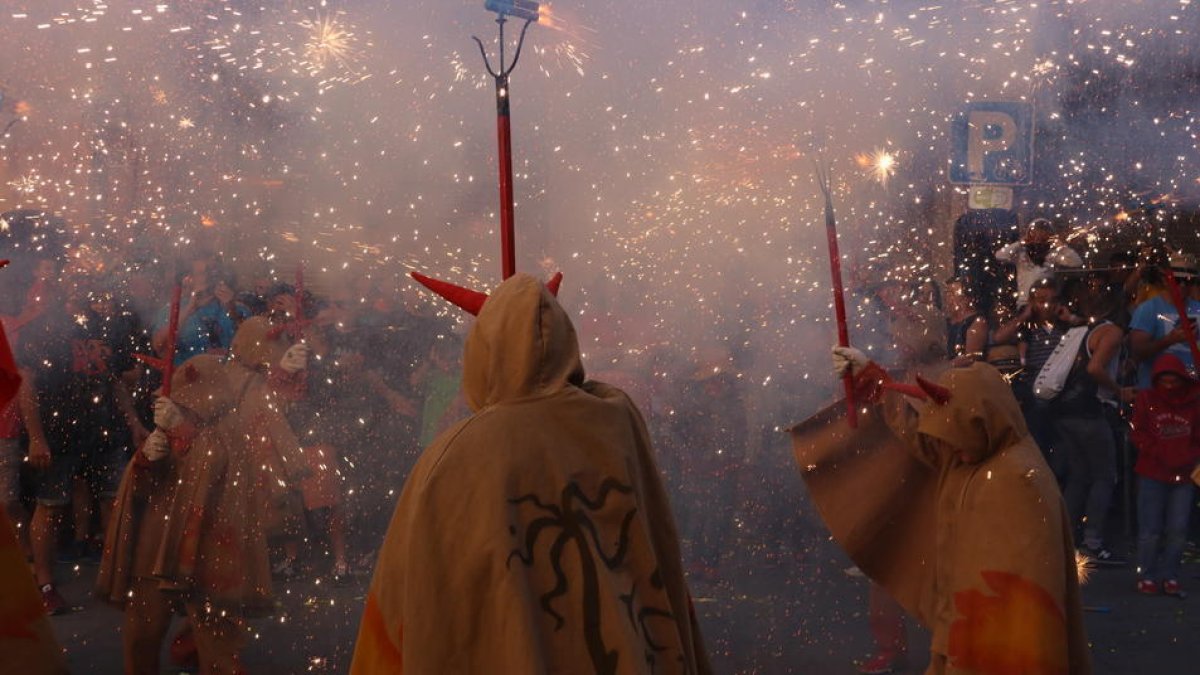 Pla tancat de diables durant la Nit del Foc de Cambrils de fa uns anys.