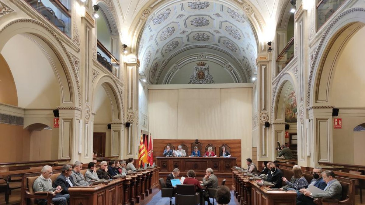 Imatge d'arxiu de la celebració d'una sessió plenària de la Diputació de Tarragona.