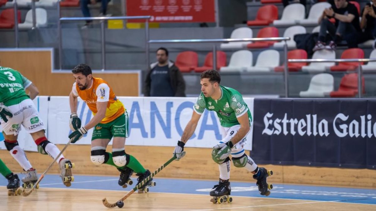 Ferrer, a l'esquerra, en un partit del 'play-off' contra el Liceo.